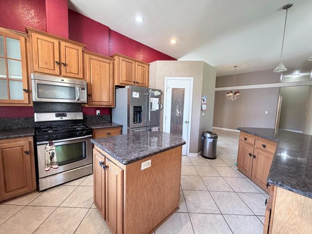 2055 Candlelight Dr, Somerset, CA 95684