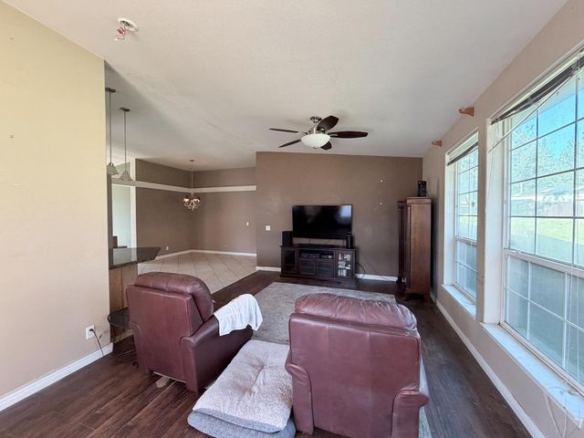 2055 Candlelight Dr, Somerset, CA 95684