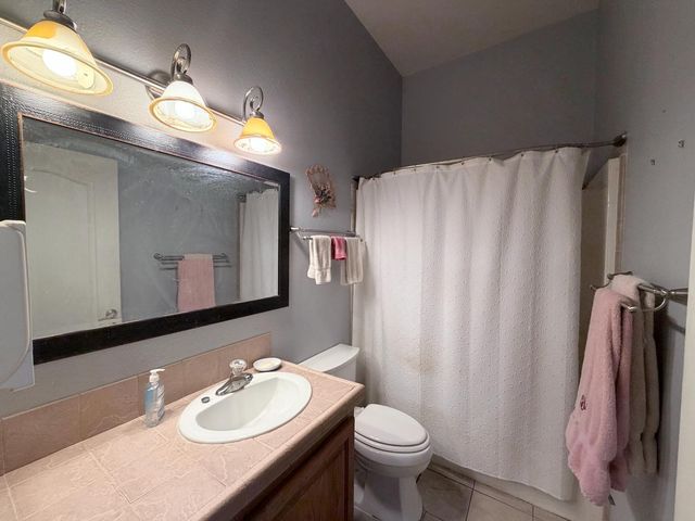 2055 Candlelight Dr, Somerset, CA 95684