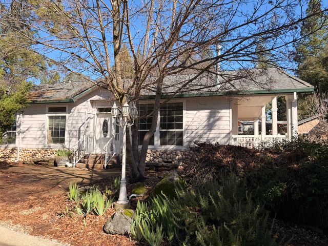 2055 Candlelight Dr, Somerset, CA 95684