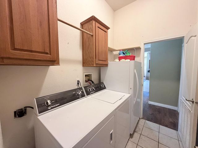 2055 Candlelight Dr, Somerset, CA 95684