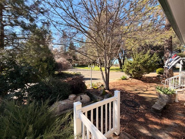 2055 Candlelight Dr, Somerset, CA 95684