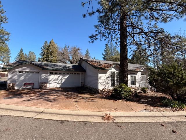 2055 Candlelight Dr, Somerset, CA 95684