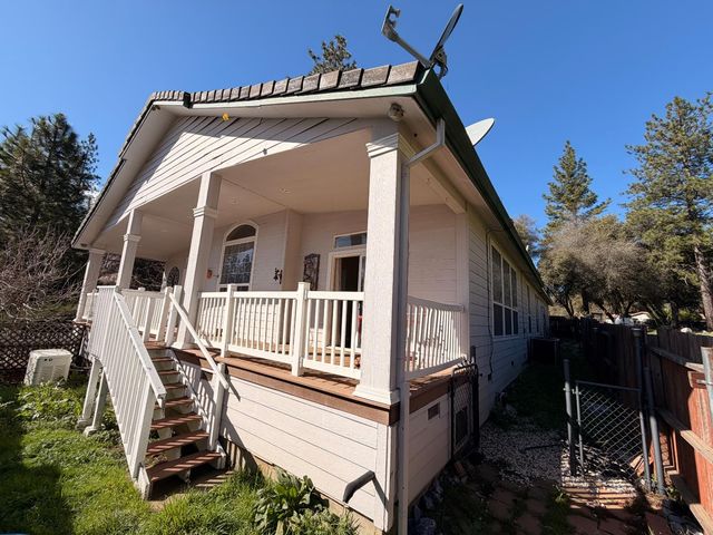 2055 Candlelight Dr, Somerset, CA 95684