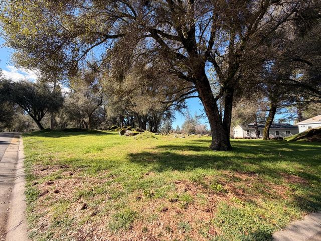 2055 Candlelight Dr, Somerset, CA 95684