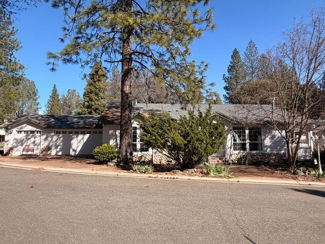 2055 Candlelight Dr, Somerset, CA 95684