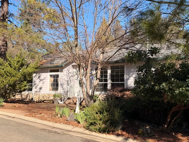 2055 Candlelight Dr, Somerset, CA 95684