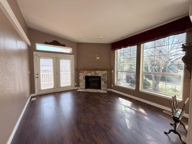 2055 Candlelight Dr, Somerset, CA 95684