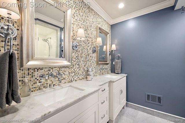 3648 Halla Lane, Bloomfield Hills, MI 48301