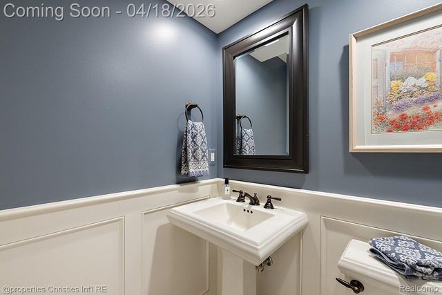 3648 Halla Lane, Bloomfield Hills, MI 48301