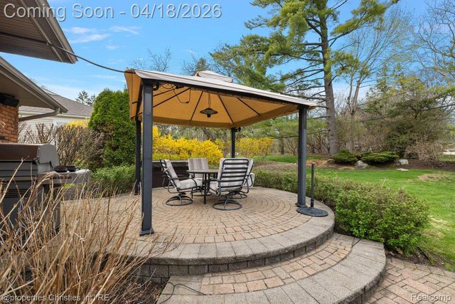 3648 Halla Lane, Bloomfield Hills, MI 48301