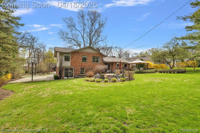 3648 Halla Lane, Bloomfield Hills, MI 48301