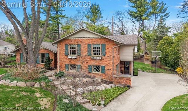 3648 Halla Lane, Bloomfield Hills, MI 48301