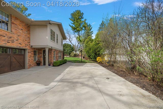 3648 Halla Lane, Bloomfield Hills, MI 48301