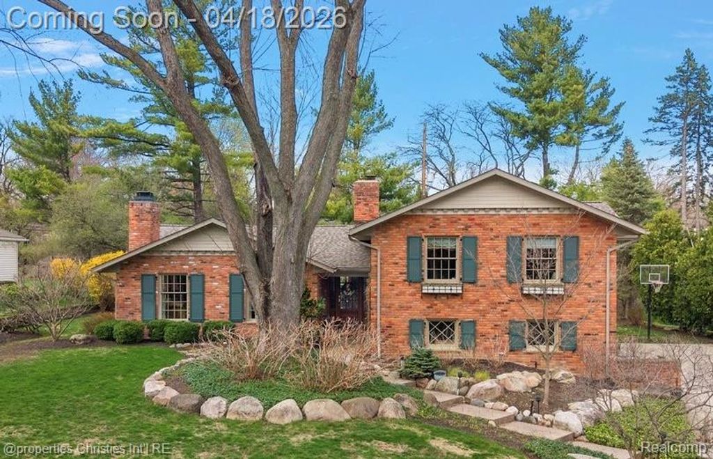 3648 Halla Lane, Bloomfield Hills, MI 48301