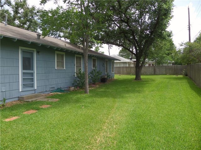 708 Broadmoor Drive, Bryan, TX 77802