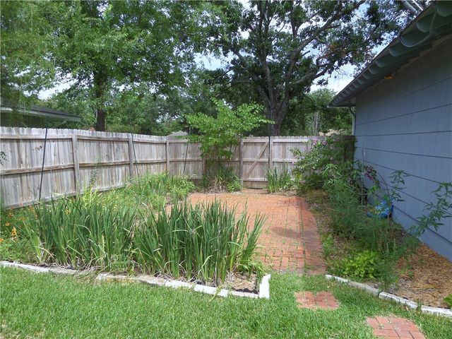 708 Broadmoor Drive, Bryan, TX 77802