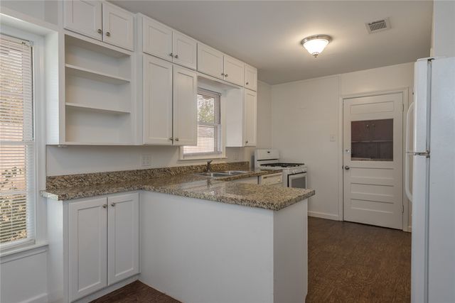 708 Broadmoor Drive, Bryan, TX 77802