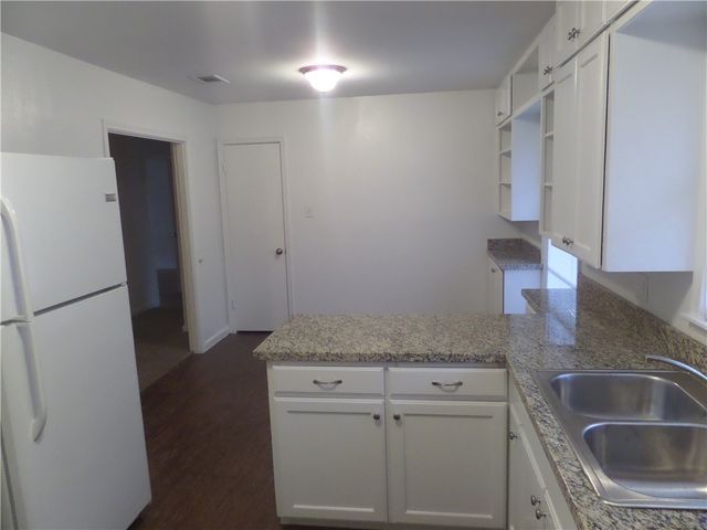 708 Broadmoor Drive, Bryan, TX 77802