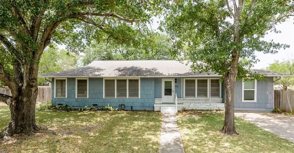 708 Broadmoor Drive, Bryan, TX 77802