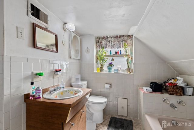 28 WILDWOOD Avenue, Fords, NJ 08863