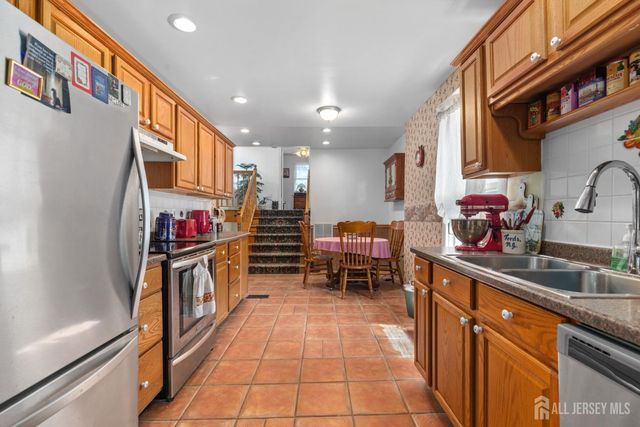 28 WILDWOOD Avenue, Fords, NJ 08863