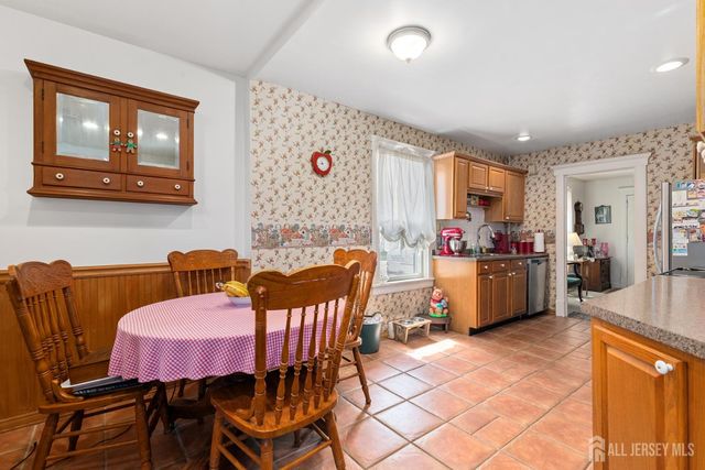 28 WILDWOOD Avenue, Fords, NJ 08863