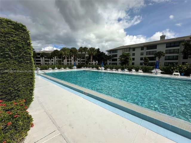 3650 Whitehall Drive 304, West Palm Beach, FL 33401