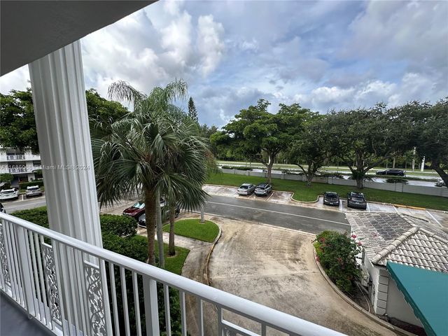 3650 Whitehall Drive 304, West Palm Beach, FL 33401