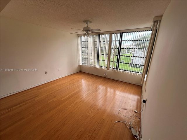 3650 Whitehall Drive 304, West Palm Beach, FL 33401