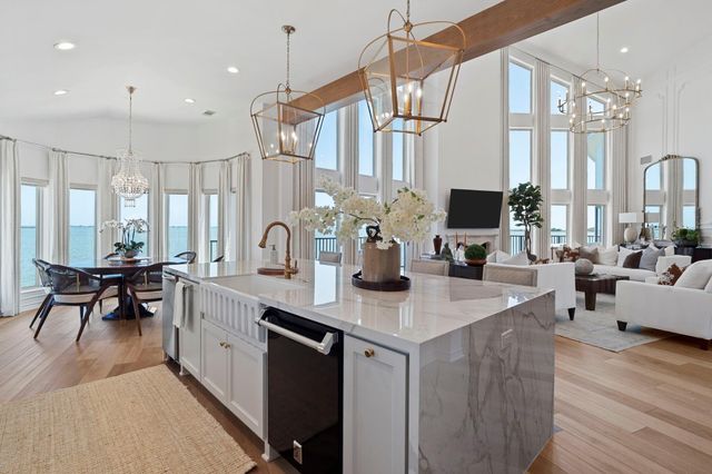 102 Lanai Street, Tiki Island, TX 77554