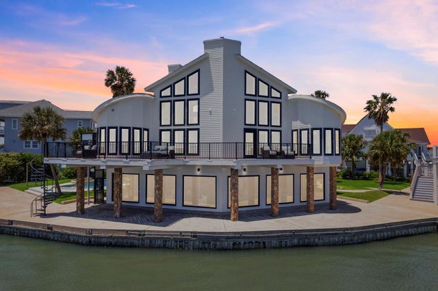 102 Lanai Street, Tiki Island, TX 77554