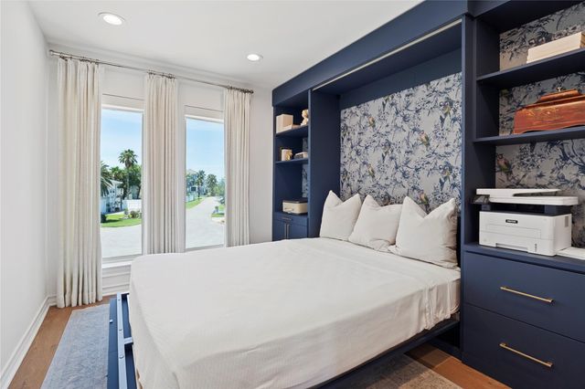 102 Lanai Street, Tiki Island, TX 77554