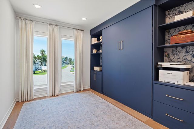 102 Lanai Street, Tiki Island, TX 77554