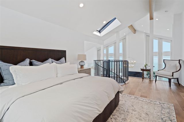 102 Lanai Street, Tiki Island, TX 77554