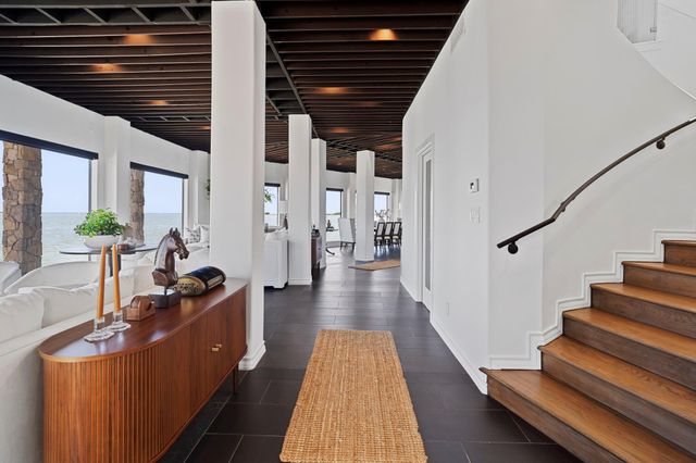 102 Lanai Street, Tiki Island, TX 77554