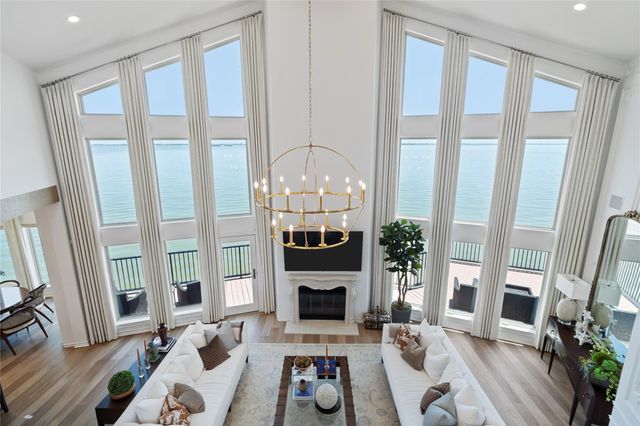 102 Lanai Street, Tiki Island, TX 77554