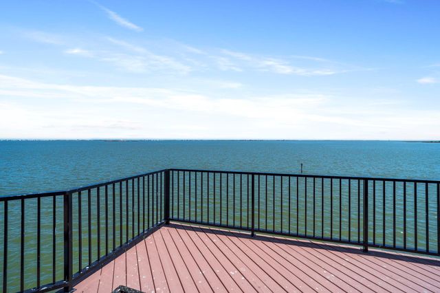 102 Lanai Street, Tiki Island, TX 77554