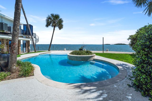 102 Lanai Street, Tiki Island, TX 77554