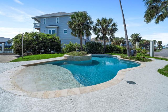 102 Lanai Street, Tiki Island, TX 77554