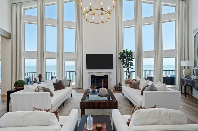 102 Lanai Street, Tiki Island, TX 77554