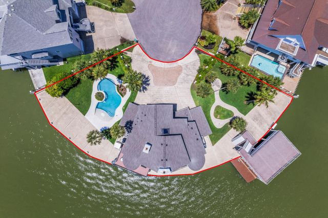 102 Lanai Street, Tiki Island, TX 77554