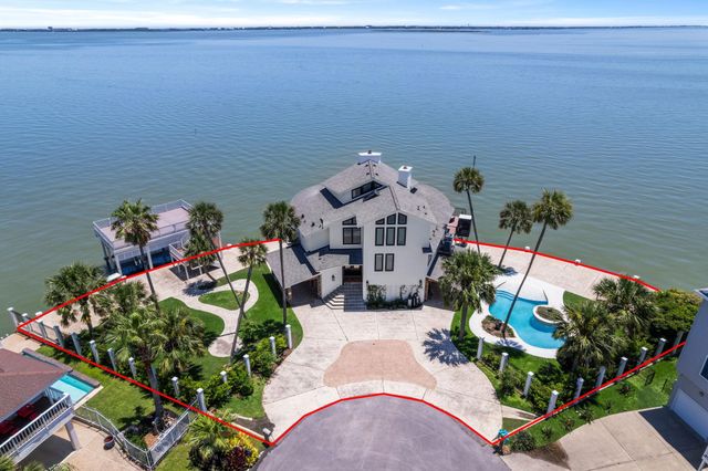 102 Lanai Street, Tiki Island, TX 77554