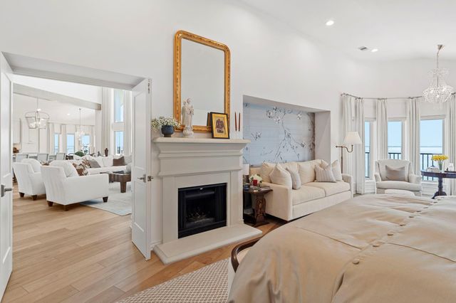 102 Lanai Street, Tiki Island, TX 77554