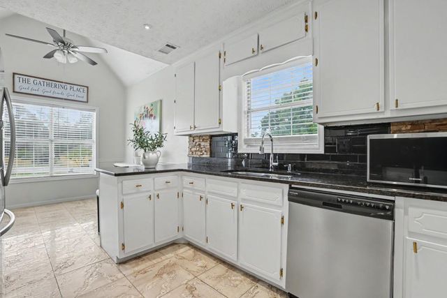 2925 Shane Drive, Snellville, GA 30078