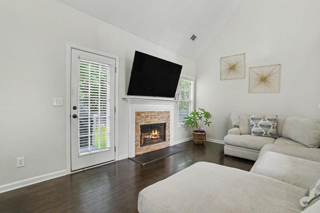 2925 Shane Drive, Snellville, GA 30078
