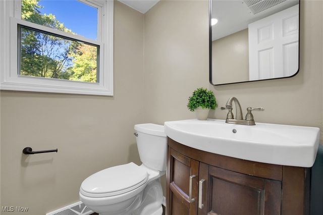 3863 Heckman Street NW, Uniontown, OH 44685