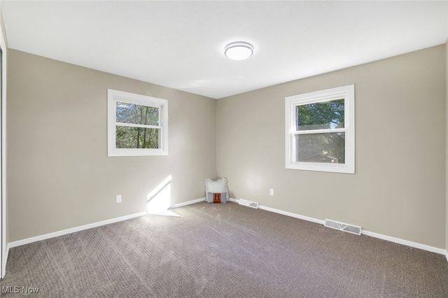 3863 Heckman Street NW, Uniontown, OH 44685