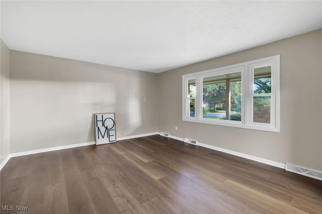 3863 Heckman Street NW, Uniontown, OH 44685