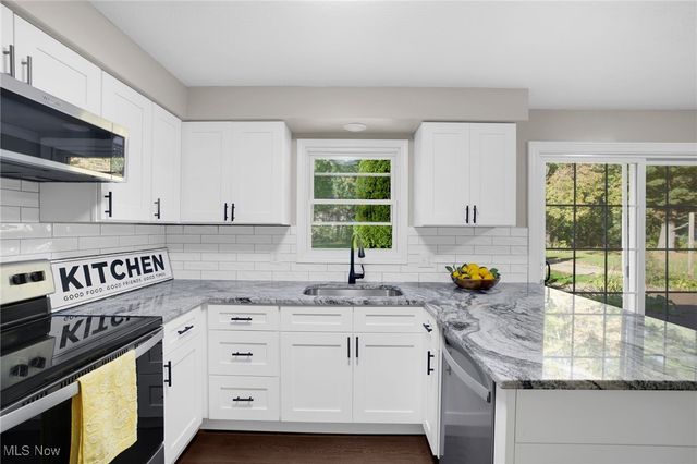 3863 Heckman Street NW, Uniontown, OH 44685